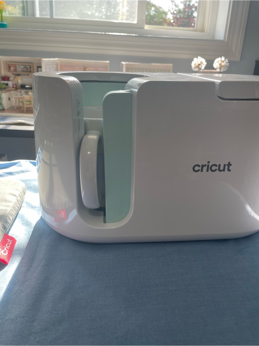Cricut Mug Press in Gloss White with Mint Interior Accent - Picture 4 of 6
